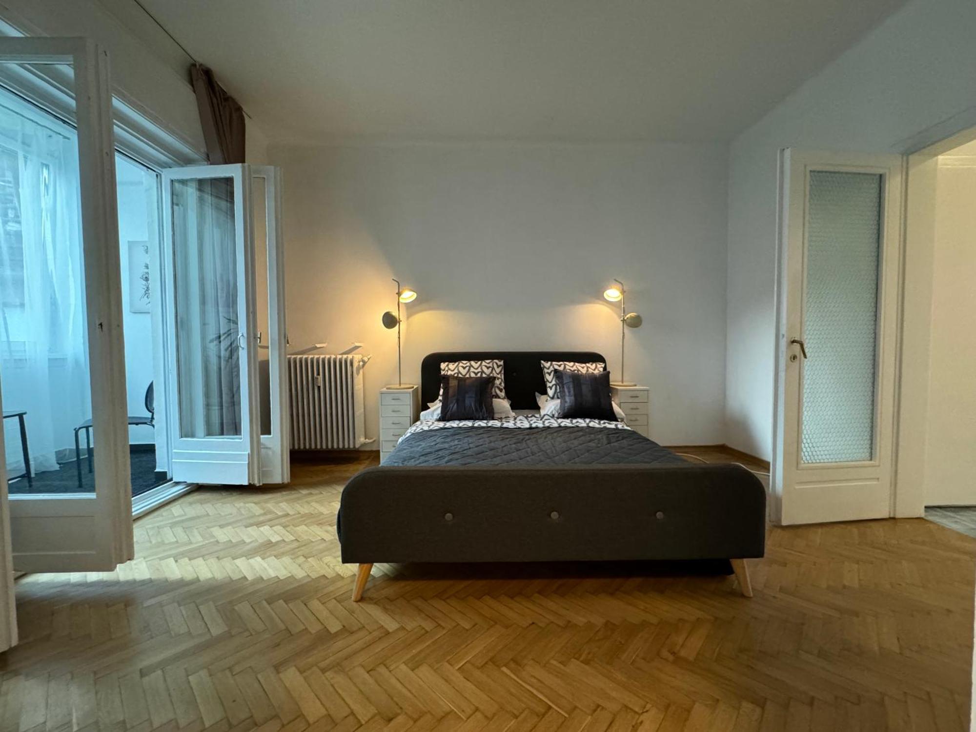 Airy & Beautiful Downtown Apartment Bukarest Kültér fotó